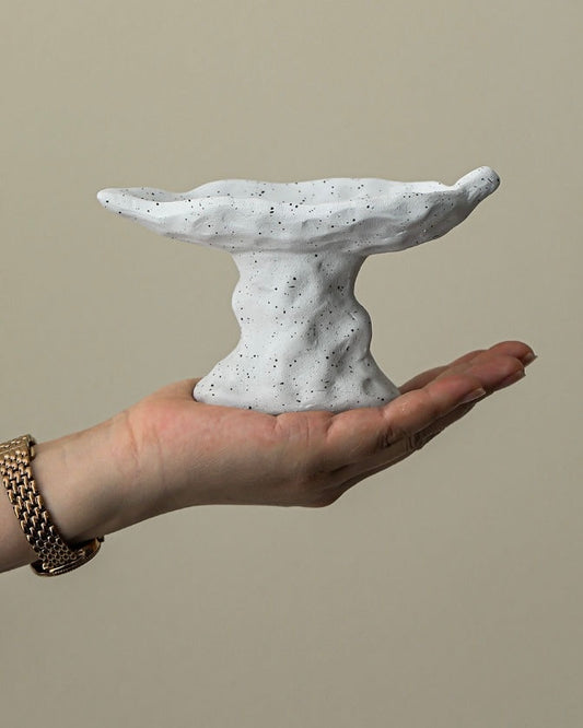 Leaf-shaped incense holder for meditation and home decor, symbolizing Feng Shui balance and mountain-water energy in an elegant, nature-inspired design.