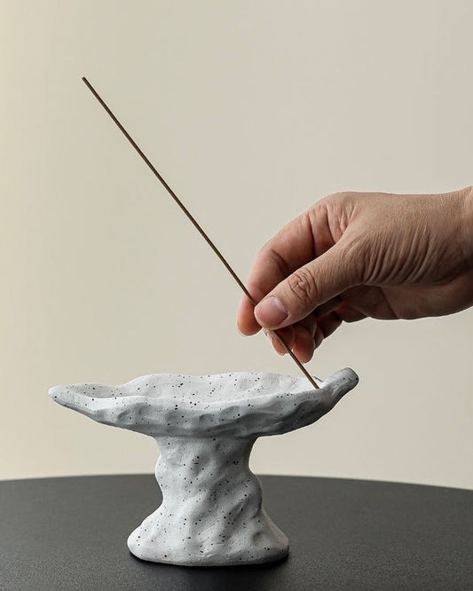 Leaf-shaped incense holder for meditation and home decor, symbolizing Feng Shui balance and mountain-water energy in an elegant, nature-inspired design.